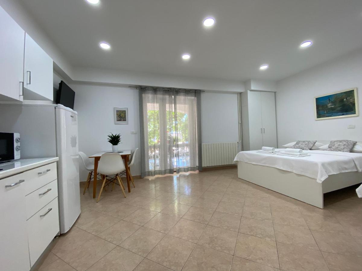 Emanuela 2 Apartment Novalja Exterior photo