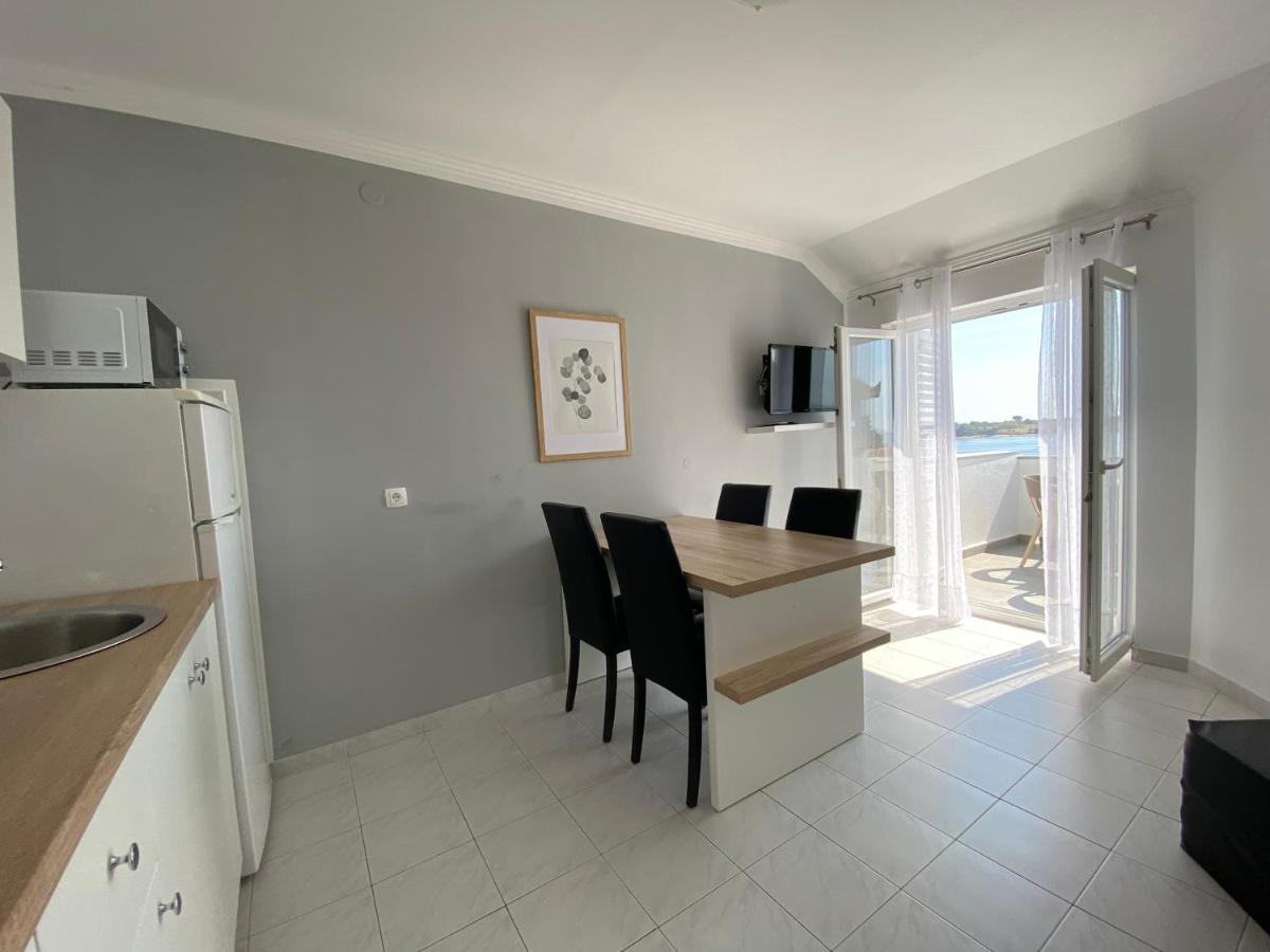 Emanuela 2 Apartment Novalja Exterior photo